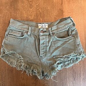 Women’s Free People Olive Denim Distressed Cutoff Shorts. Size 25. GUC